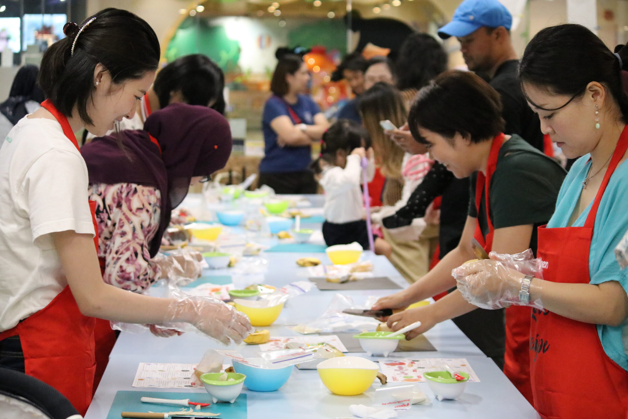 Parents busy with the weaning class