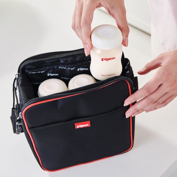 Pigeon breastmilk storage bottles placed in a compact insulated bag for safe and convenient milk transport, available at Pigeon Malaysia.
