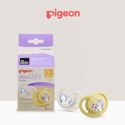 Pigeon MiniLight Pacifier (0+ Months, Sustainable Collection) – Ultra-lightweight pacifier for newborns, made with soft silicone and bio-based plastic. Features adorable cat and squirrel designs.